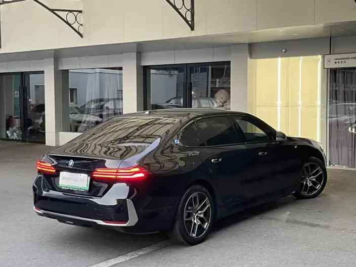BMW i5 2024 Model eDrive35L Exclusive Model Luxury Set – фото 5
