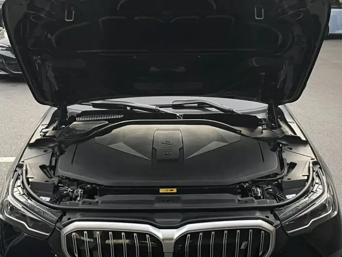 BMW i5 2024 Model eDrive35L Exclusive Model Luxury Set – фото 6