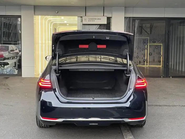 BMW i5 2024 Model eDrive35L Exclusive Model Luxury Set – фото 7