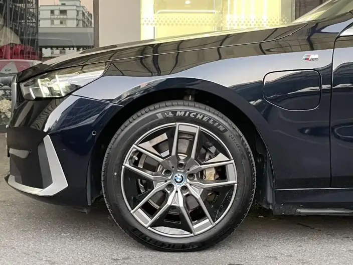 BMW i5 2024 Model eDrive35L Exclusive Model Luxury Set – фото 8