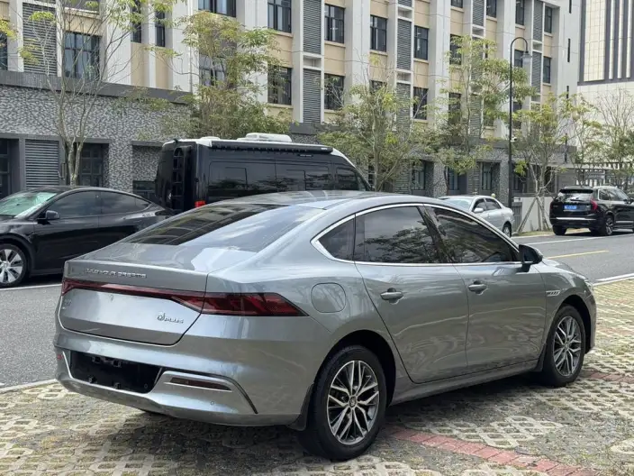 BYD Qin PLUS DM 2023 Model DM-i Champion Edition 120KM Leading Model – фото 6