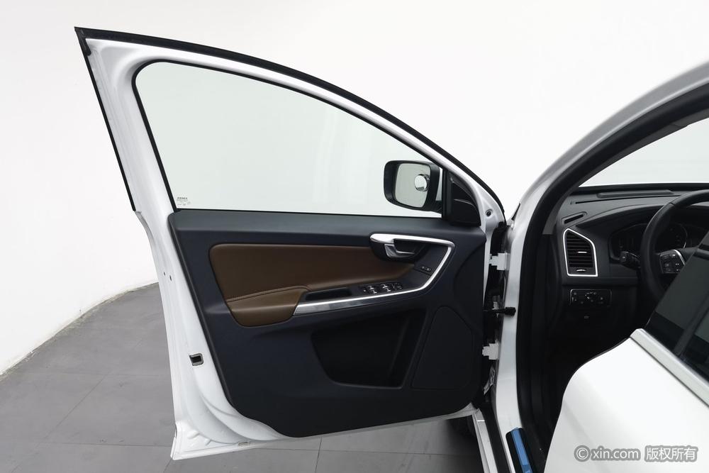 Volvo XC60 2017 модификация T5 AWD Zhiyuan Edition – фото 22