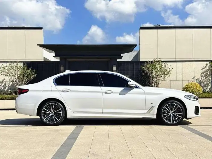 BMW 5 Series 2022 Model Facelift II 530Li Leading Model M Sports Set – фото 7