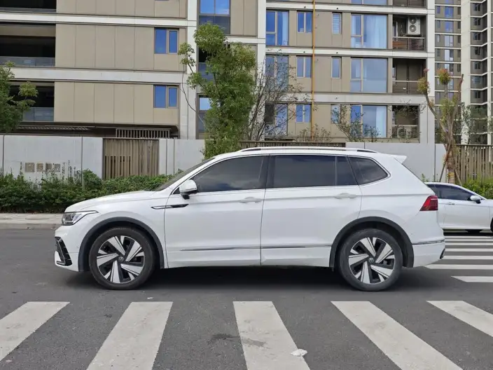 Volkswagen Tiguan L 2023 Model 330TSI 2WD R-Line Enjoy the version more – фото 3