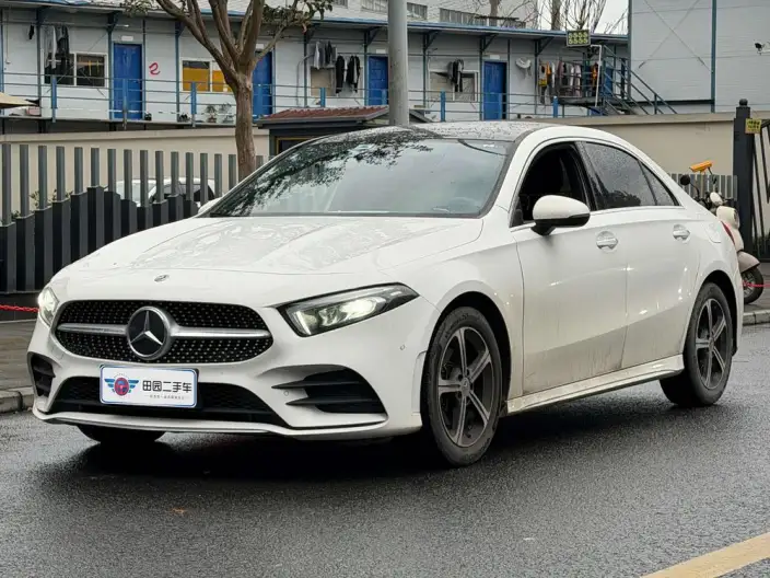 Mercedes-Benz A-class 2022 Model A 200 L Sports sedan Fashion Edition – фото 1