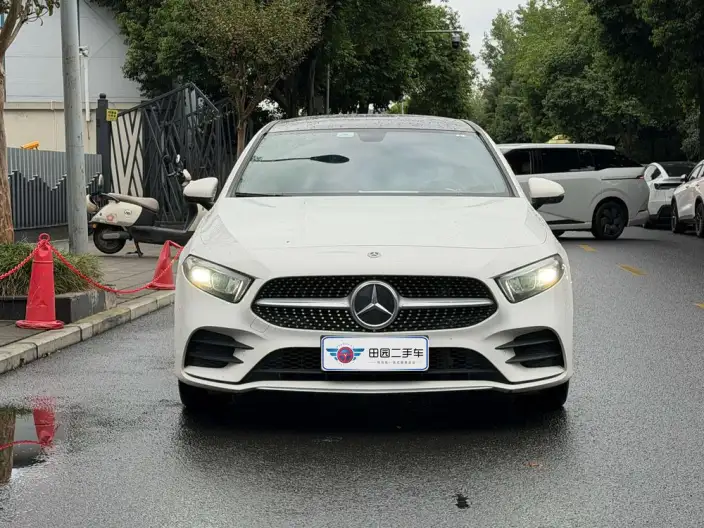 Mercedes-Benz A-class 2022 Model A 200 L Sports sedan Fashion Edition – фото 2