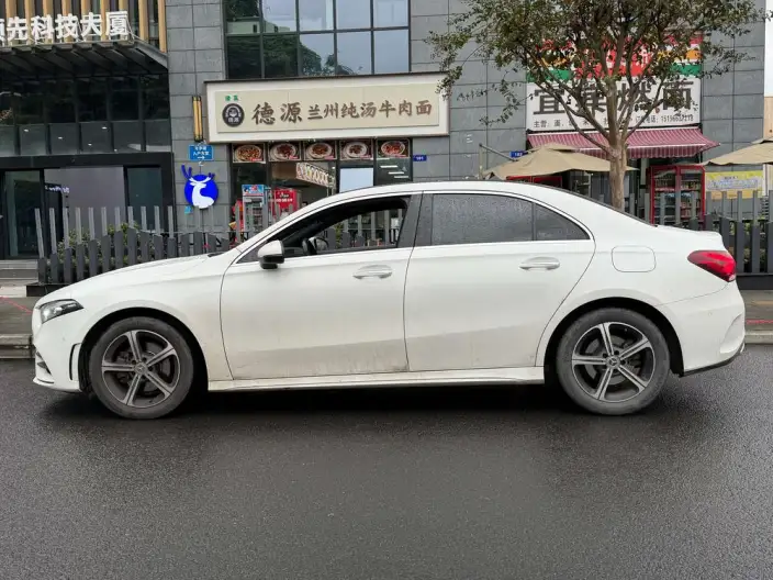 Mercedes-Benz A-class 2022 Model A 200 L Sports sedan Fashion Edition – фото 3