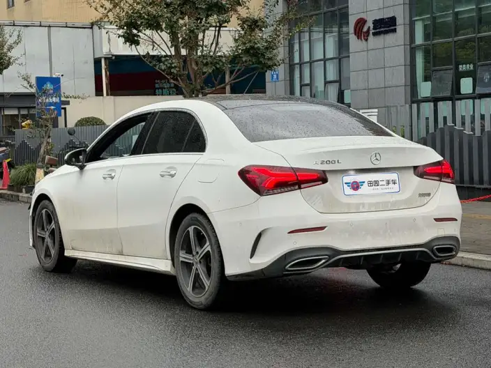 Mercedes-Benz A-class 2022 Model A 200 L Sports sedan Fashion Edition – фото 4