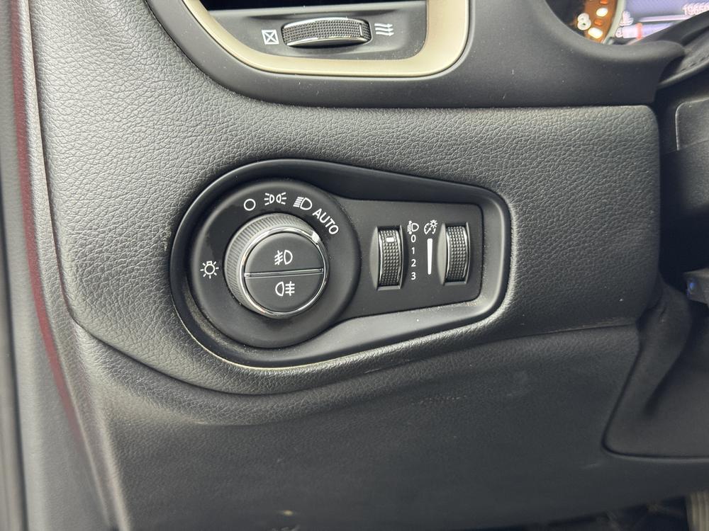 Jeep Renegade 2016 модификация 1.4T автоматическое Smart Edition – фото 19