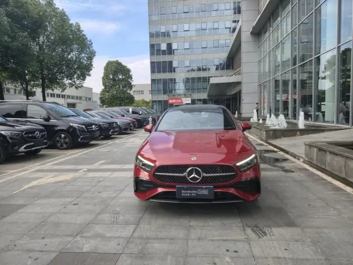 Mercedes-Benz A-class 2023 Model A 200 L Sports sedan Fashion Edition – фото 2