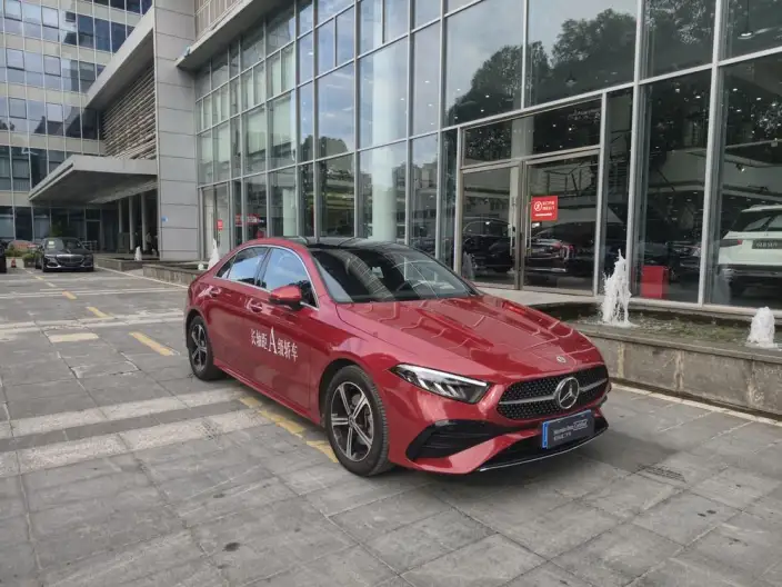 Mercedes-Benz A-class 2023 Model A 200 L Sports sedan Fashion Edition – фото 3