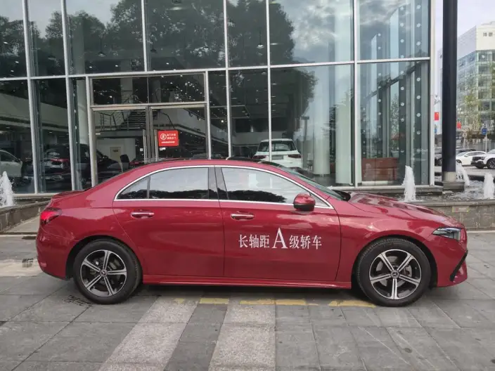 Mercedes-Benz A-class 2023 Model A 200 L Sports sedan Fashion Edition – фото 7