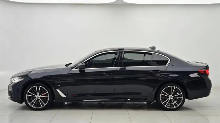 BMW 5 Series 2023 Model 530Li Leading Model M Sports Set – фото 4