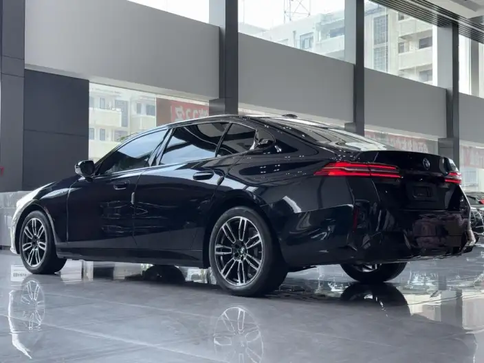 BMW 5 Series 2024 Model 530Li Leading Model M Sports Set – фото 3
