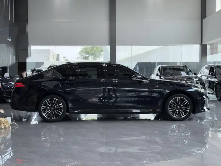 BMW 5 Series 2024 Model 530Li Leading Model M Sports Set – фото 5