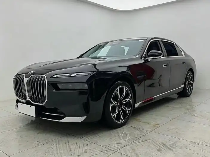 BMW 7 Series 2023 Model 735Li Luxury Set – фото 1