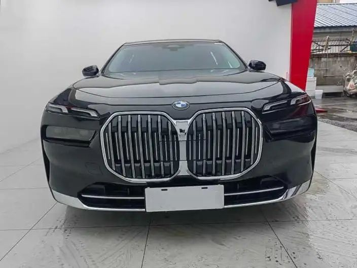 BMW 7 Series 2023 Model 735Li Luxury Set – фото 2