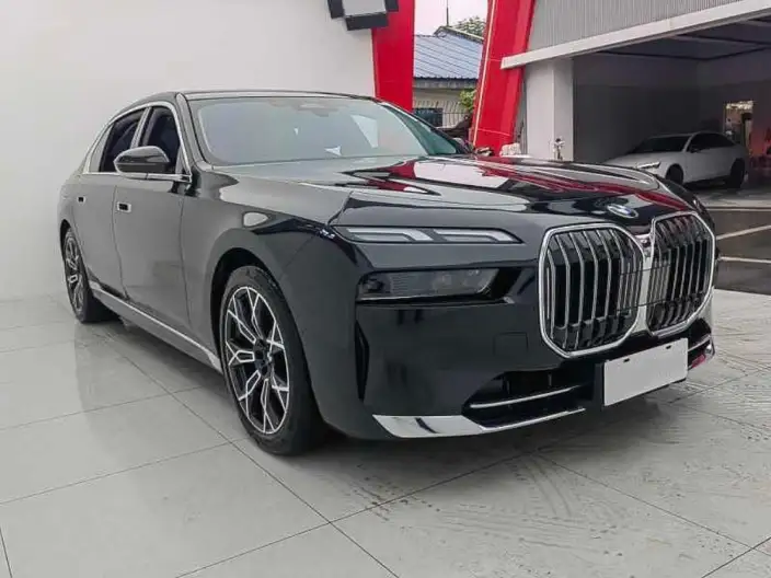 BMW 7 Series 2023 Model 735Li Luxury Set – фото 3