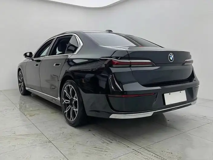 BMW 7 Series 2023 Model 735Li Luxury Set – фото 5