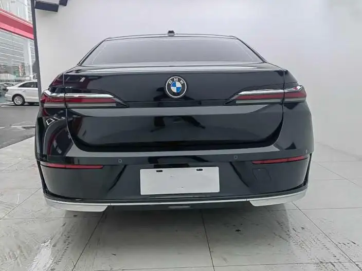BMW 7 Series 2023 Model 735Li Luxury Set – фото 6