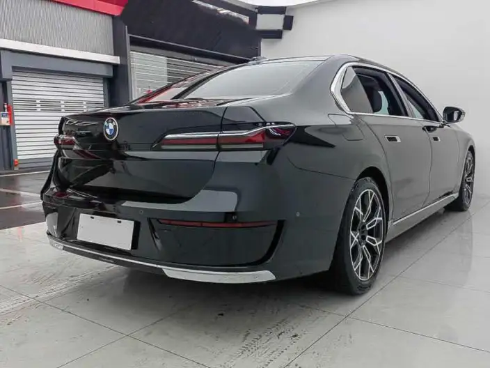 BMW 7 Series 2023 Model 735Li Luxury Set – фото 7