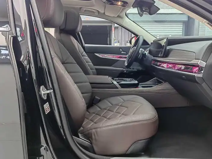 BMW 7 Series 2023 Model 735Li Luxury Set – фото 9