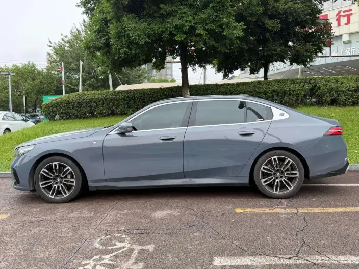BMW 5 Series 2024 Model 530Li Leading Model M Sports Set – фото 3