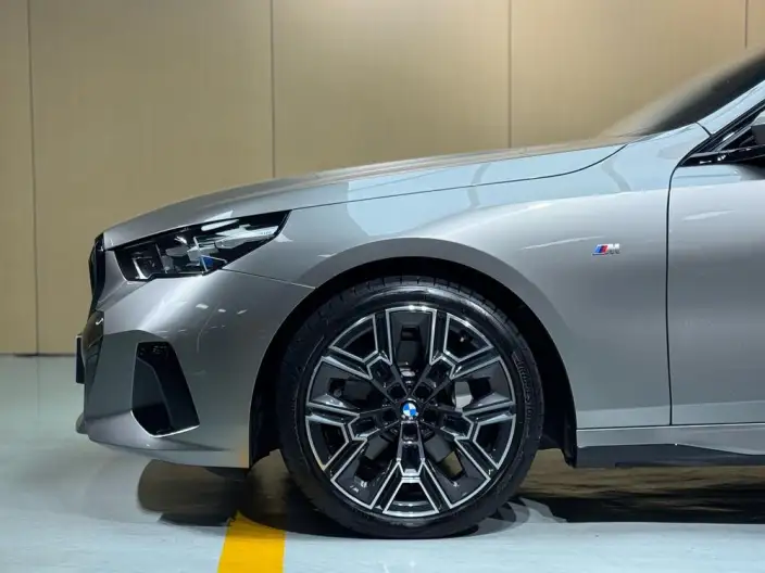 BMW 5 Series 2025 Model 530Li Leading Model Luxury Set – фото 9