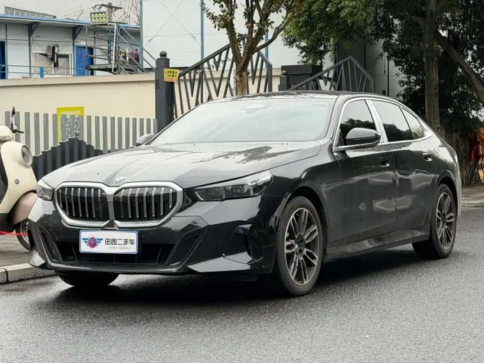 BMW 5 Series 2026 Model 530Li Leading Model M Sports Set – фото 1