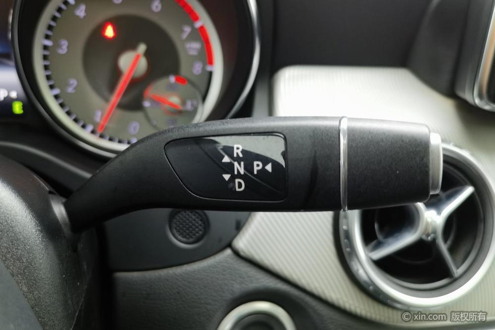 Mercedes-Benz GLA 2015 GLA 200 Dynamic – фото 16