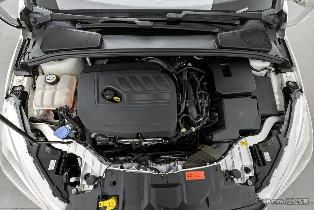 Ford Focus Hatchback 2015 EcoBoost 180 Automatic Elite – фото 5