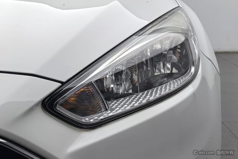 Ford Focus Hatchback 2015 EcoBoost 180 Automatic Elite – фото 7