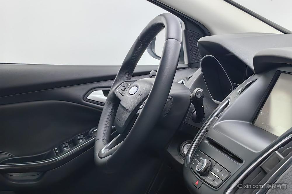 Ford Focus Hatchback 2015 EcoBoost 180 Automatic Elite – фото 8