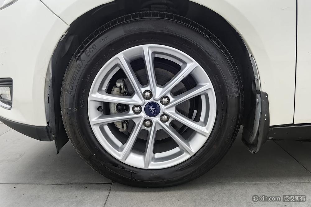 Ford Focus Hatchback 2015 EcoBoost 180 Automatic Elite – фото 9