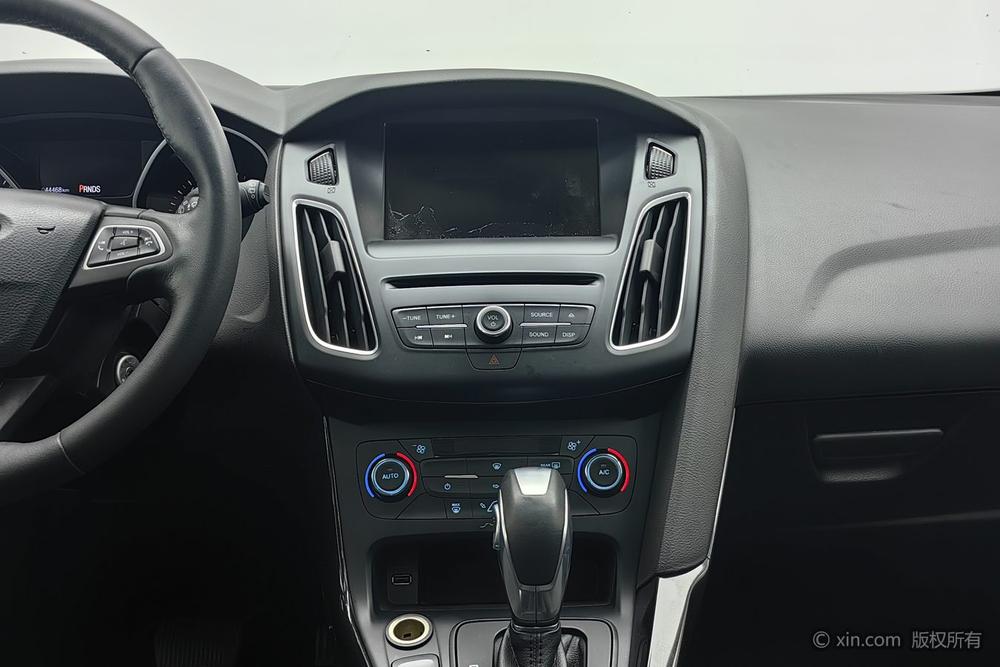 Ford Focus Hatchback 2015 EcoBoost 180 Automatic Elite – фото 11