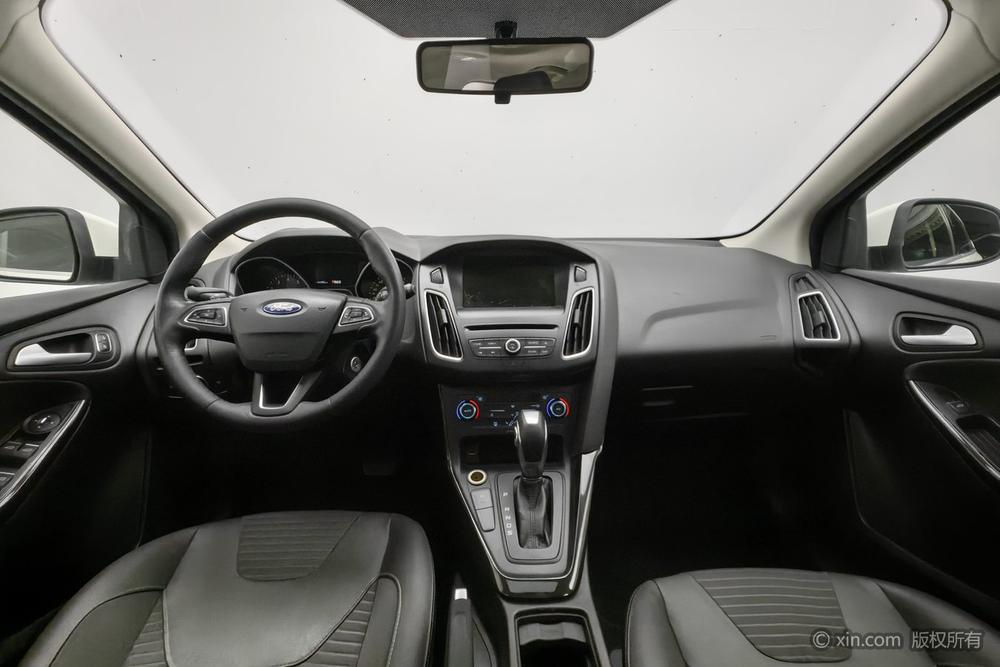 Ford Focus Hatchback 2015 EcoBoost 180 Automatic Elite – фото 13