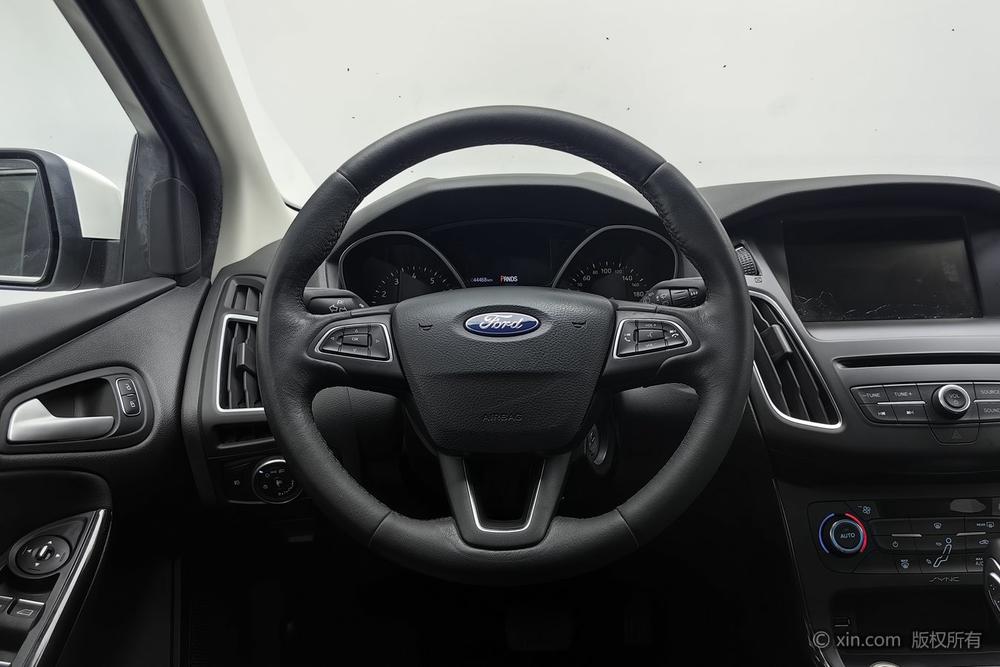 Ford Focus Hatchback 2015 EcoBoost 180 Automatic Elite – фото 14