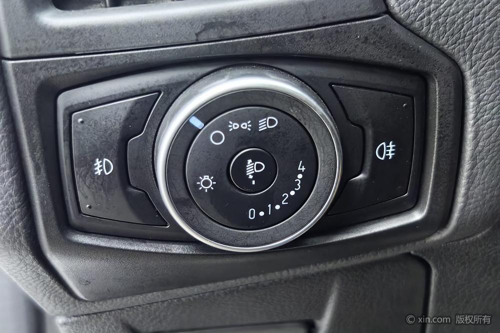Ford Focus Hatchback 2015 EcoBoost 180 Automatic Elite – фото 16