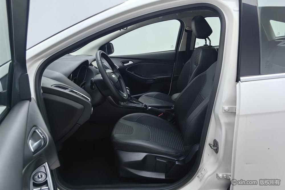 Ford Focus Hatchback 2015 EcoBoost 180 Automatic Elite – фото 17