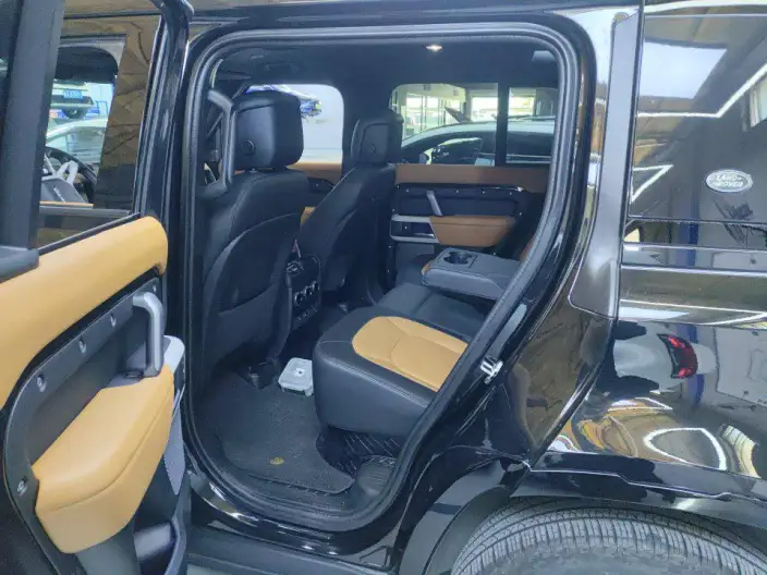 Land Rover Defender 2024 Model 110 3.0T P400 X-Dynamic HSE – фото 9
