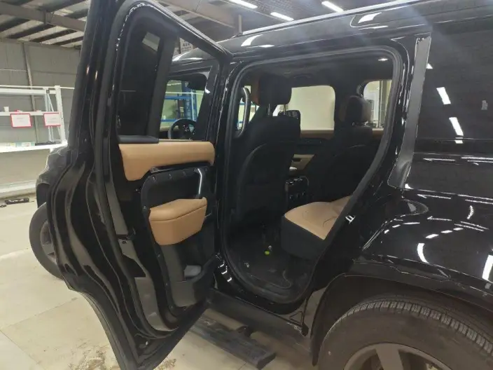 Land Rover Defender 2025 Model 110 3.0T P400 HSE X-Dynamic – фото 10