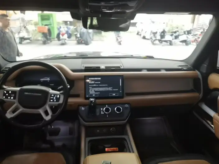 Land Rover Defender 2024 Model 110 3.0T P400 X-Dynamic HSE – фото 5