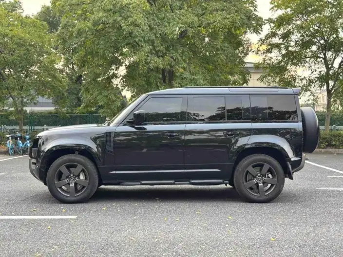 Land Rover Defender 2025 Model 110 3.0T P400 HSE X-Dynamic
