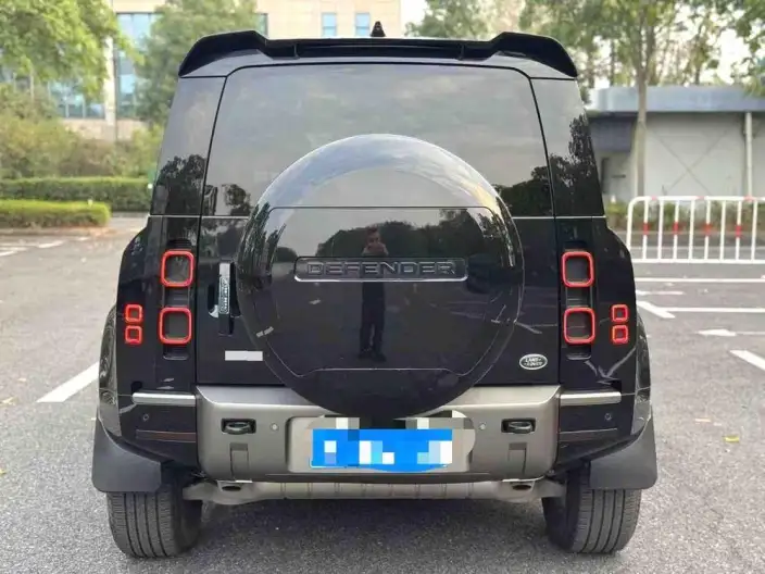 Land Rover Defender 2025 Model 110 3.0T P400 HSE X-Dynamic – фото 5