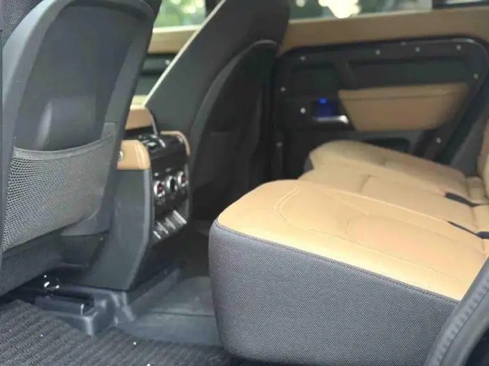 Land Rover Defender 2025 Model 110 3.0T P400 HSE X-Dynamic – фото 9