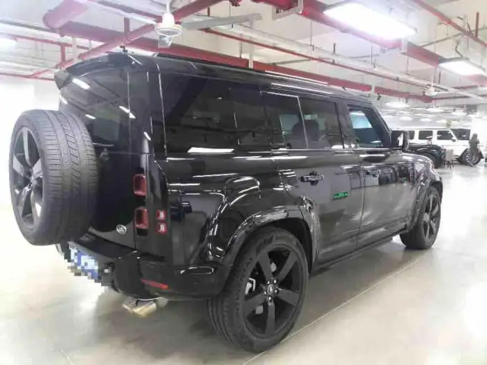 Land Rover Defender 2025 Model 110 3.0T P400 SE X-Dynamic – фото 5