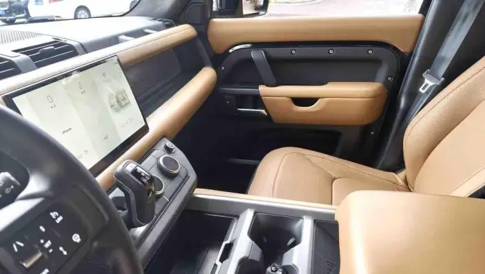 Land Rover Defender 2025 Model 110 3.0T P400 SE X-Dynamic – фото 9