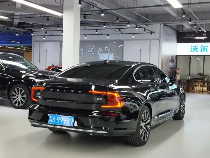 Volvo S90 2025 Model B5 Smart Range Deluxe Edition