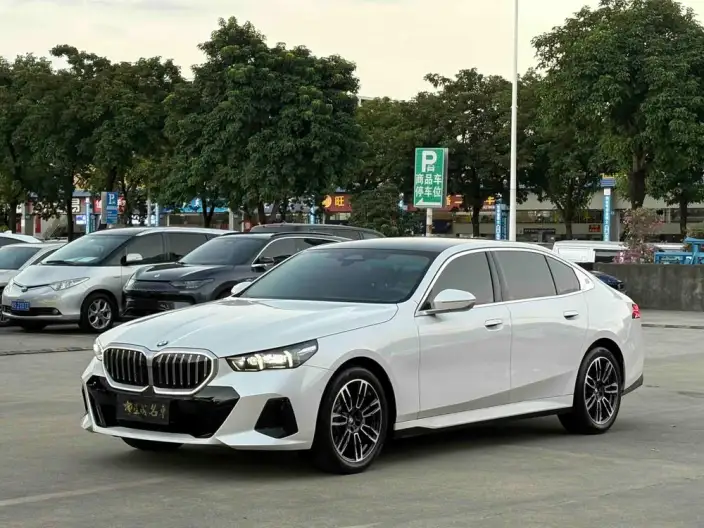 BMW 5 Series 2026 Model 530Li Leading Model M Sports Set – фото 1