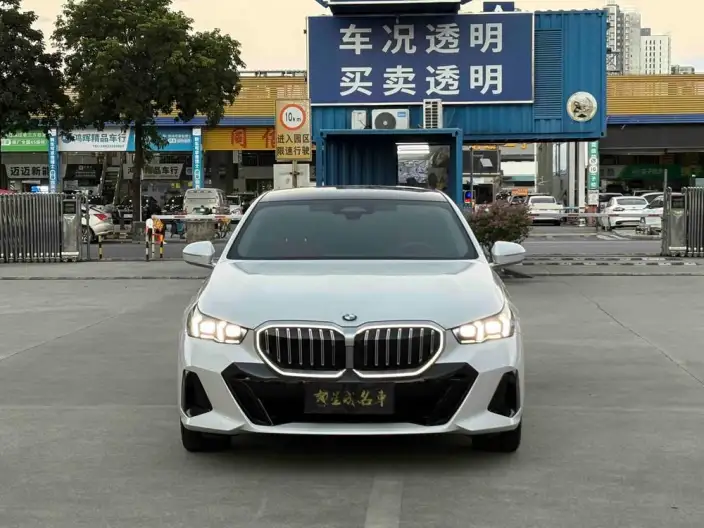 BMW 5 Series 2026 Model 530Li Leading Model M Sports Set – фото 2